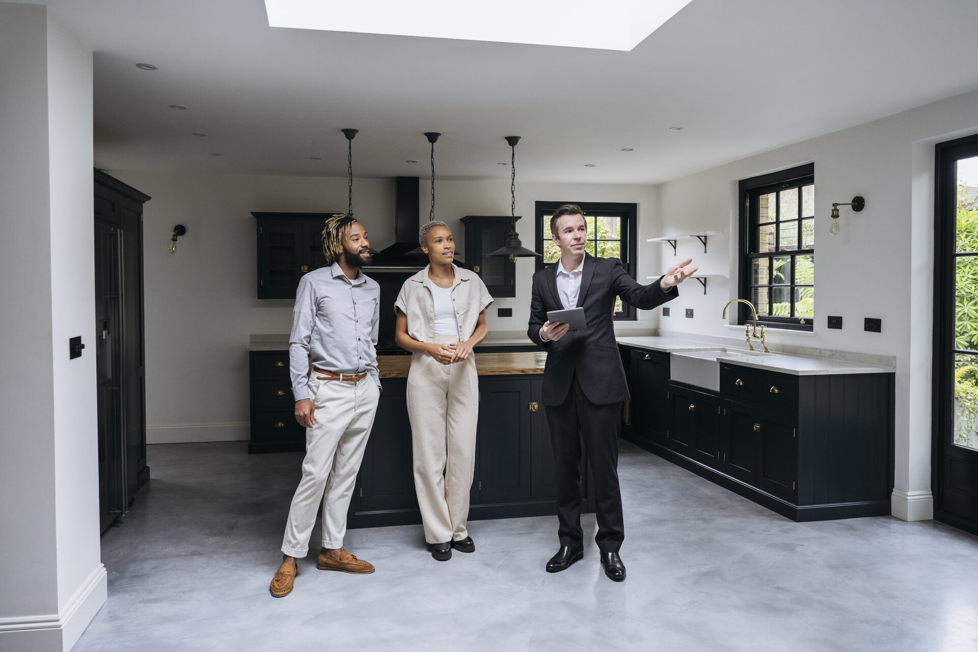 Agent with buyers